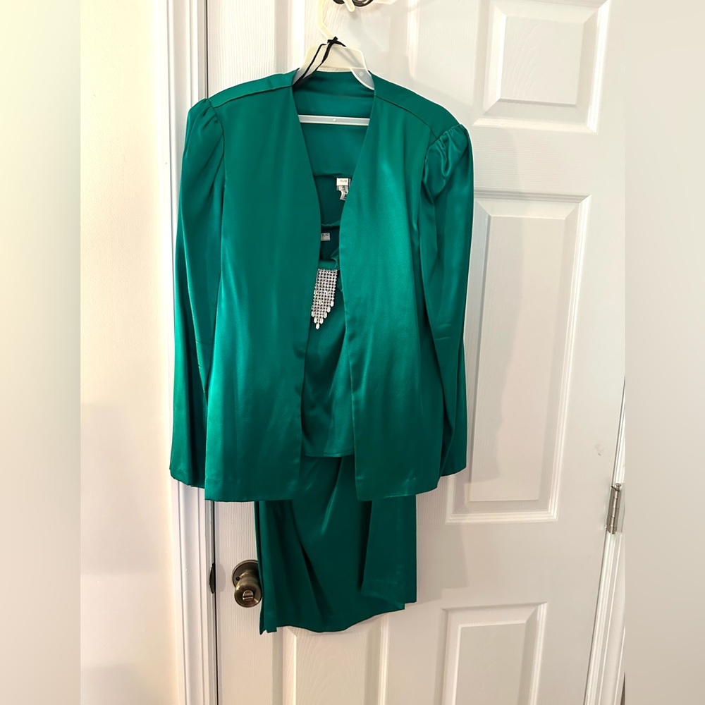 Vintage 1980s emerald green satin suit. Size 11/12.